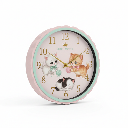 Niedliche Katzenwanduhr mit Baby-Kätzchen